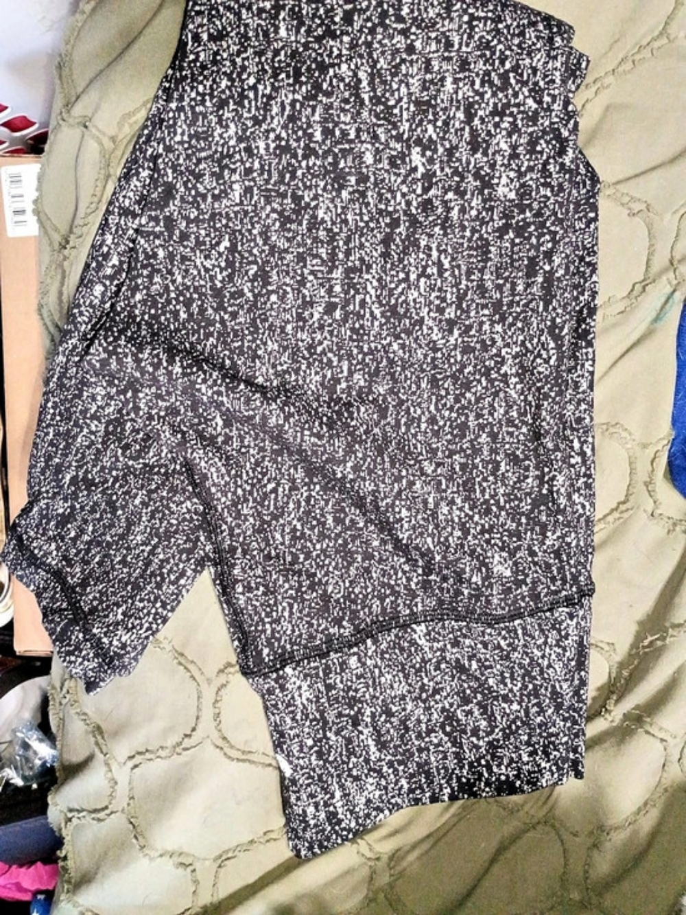 lululemon Women's Abstract Athletic Capris in Black & White Like New